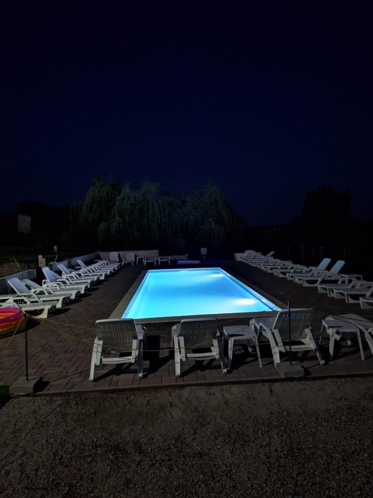 Complex Transalpina Hotel Aninisu din Vale Eksteriør billede